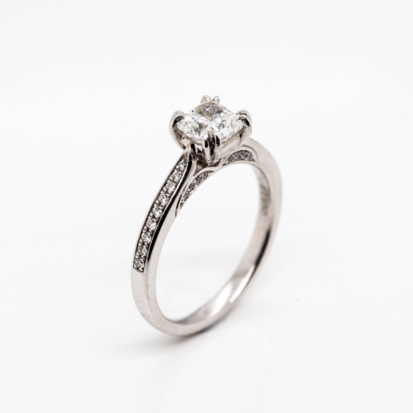 White Gold Solitaire