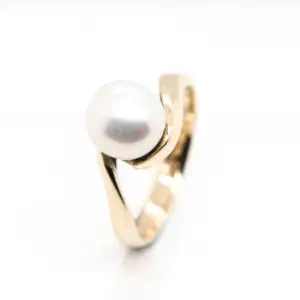 9ct Gold Pearl Twist Ring