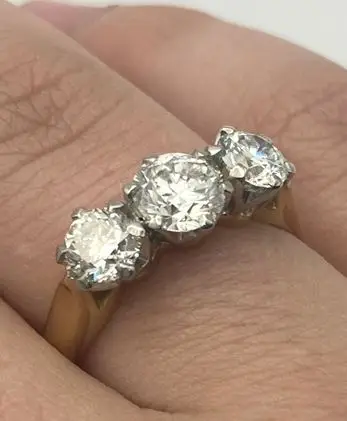 18ct Diamond Three Stone Ring 1.75ct - Image 2
